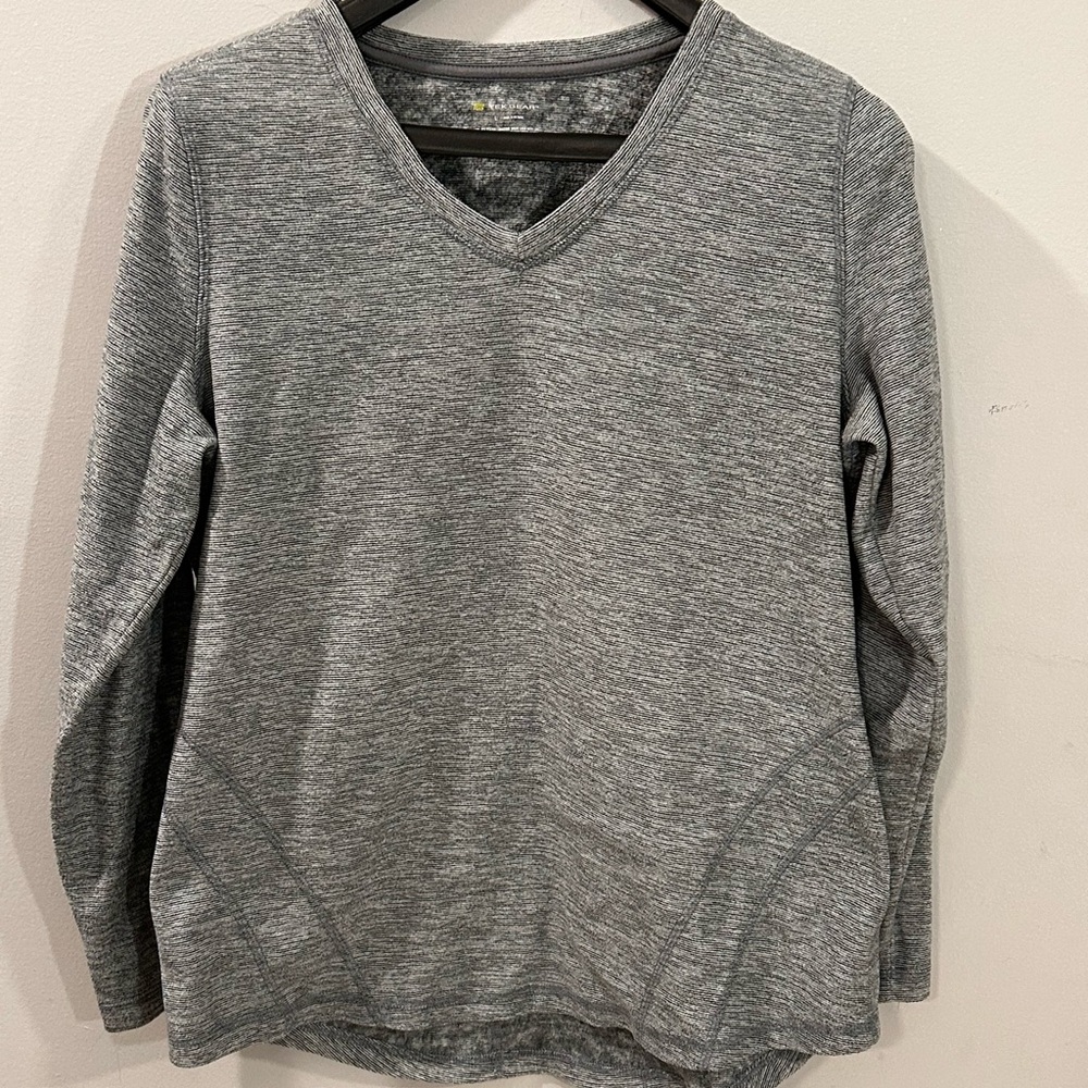 NWOT Tek Gear long-sleeve active top in a size L